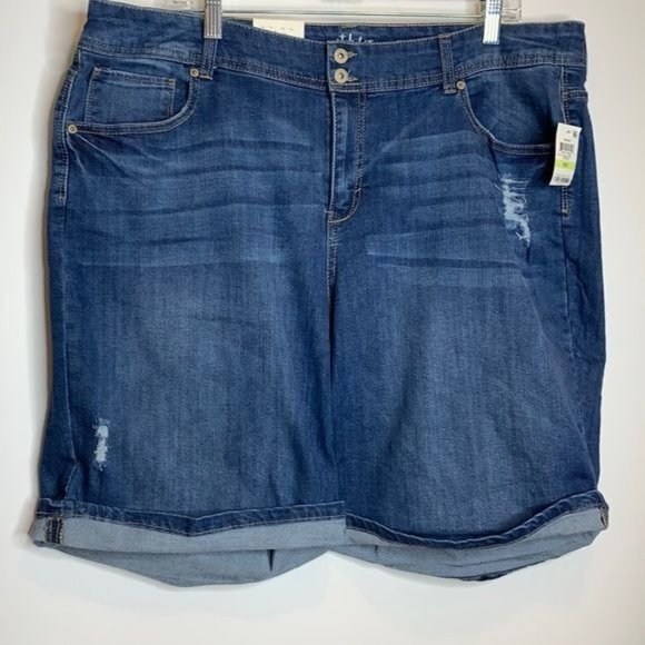 NWT Style & Co Blue Denim Pockets Shorts Distressed 18W PLUS SIZE - Picture 1 of 6
